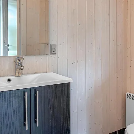 Dom wakacyjny Lovely In With Sauna